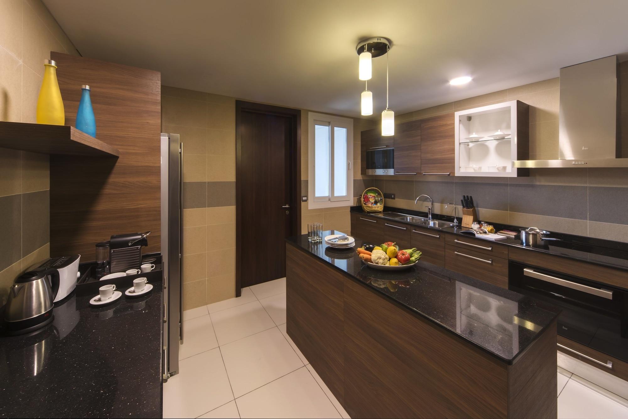 Fraser Suites Muscat Exteriör bild A modern kitchen