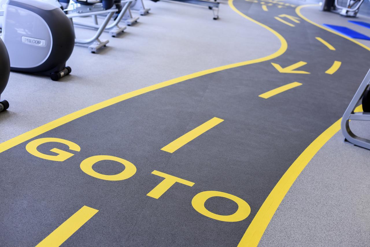 Fraser Suites Muscat Exteriör bild A treadmill